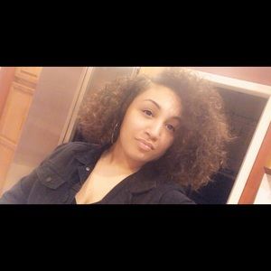 Meet your Posher, Annia